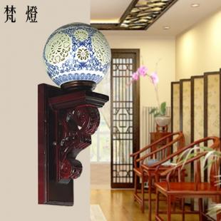 中式景德镇镂空陶瓷壁灯青花瓷实木卧室床头过道走廊古典镜前灯饰